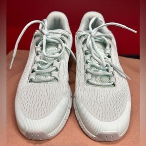 Under Armour Charged Rogue Light Green Lace Up Running Shoes Women’s Size 9.5